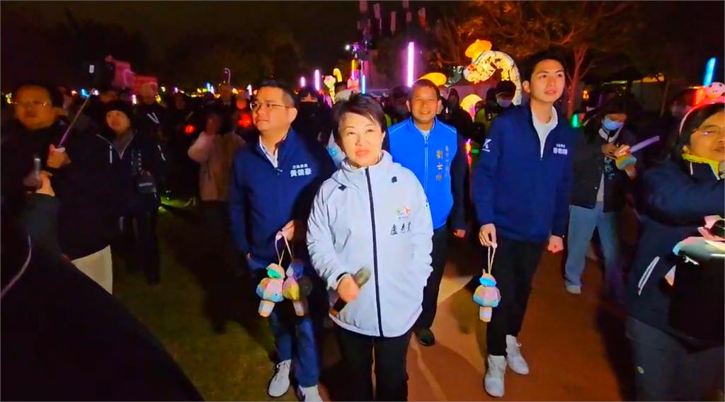 台中燈會「醜美」女媧正式登場 逆行銷吸引民眾朝聖