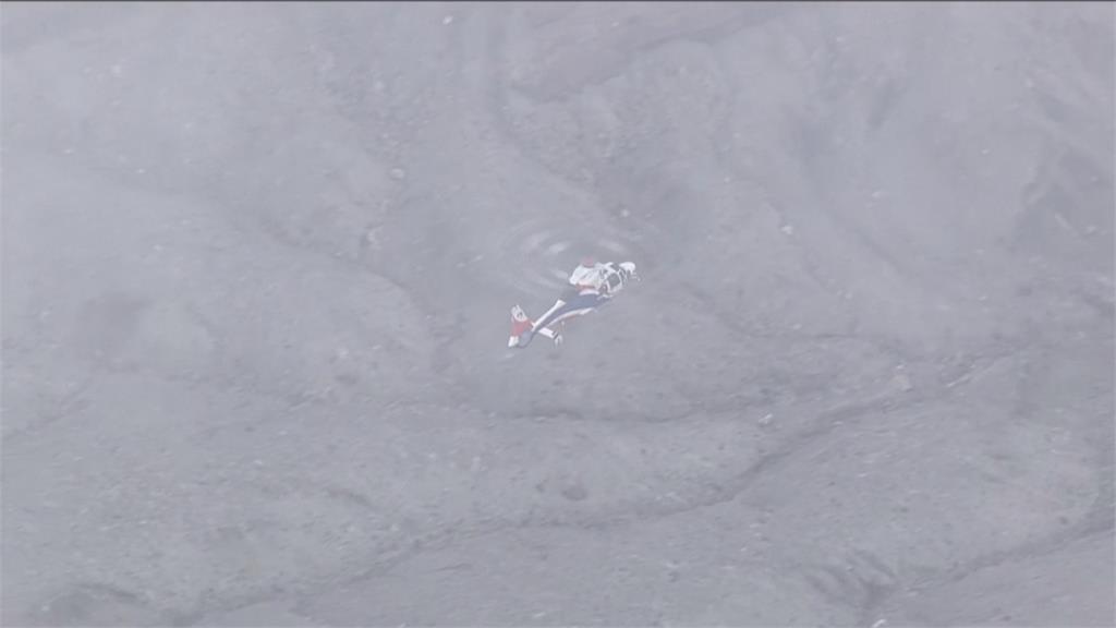 入夜暫停搜索！日本阿蘇火山觀光直升機失事　1機師2台灣遊客失聯