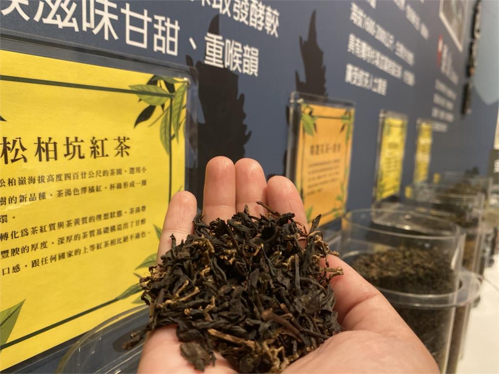 買TEA TOP「茶王」身分證字號、生日有「108」享優惠 任兩杯送免費茶二指門票