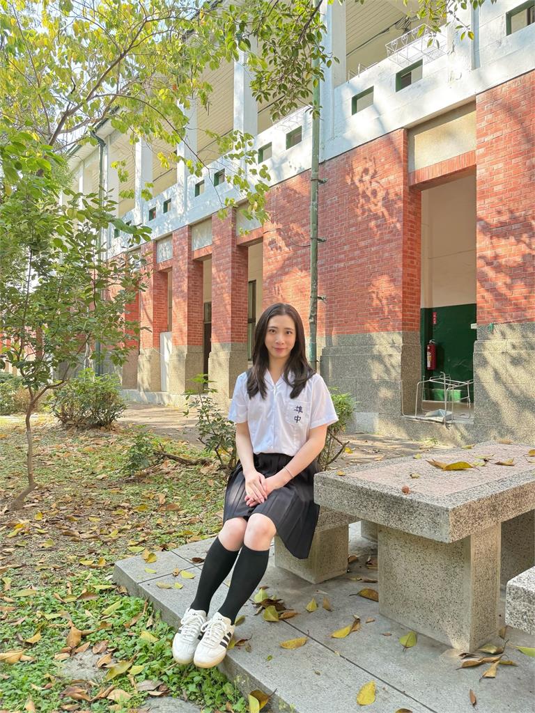 Fumi阿姨曬「雄中制服」掀起回憶殺！1關鍵讓眾網驚呼：校花等級