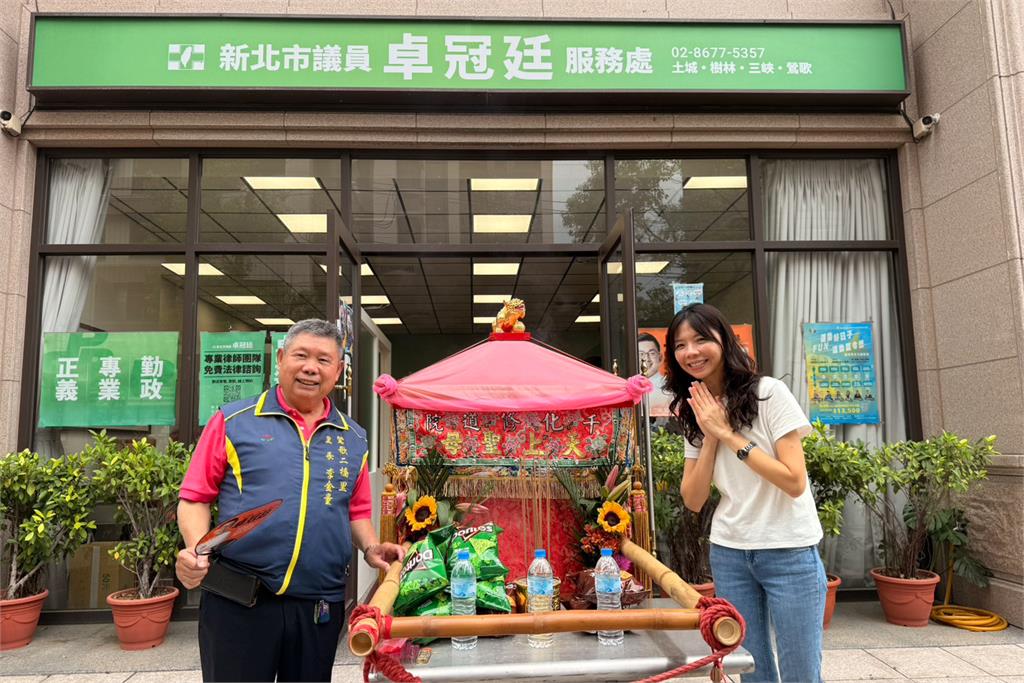 快新聞/驚喜!白沙屯媽祖分靈停駕服務處前 卓冠廷誓言:用最虔誠的心為鄉親服務