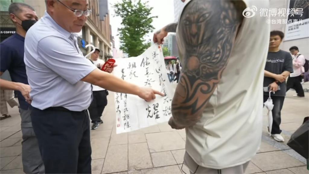 館長突收老伯「14字金句」臉秒垮…1舉動超尷尬!網酸爆:罵人不帶髒
