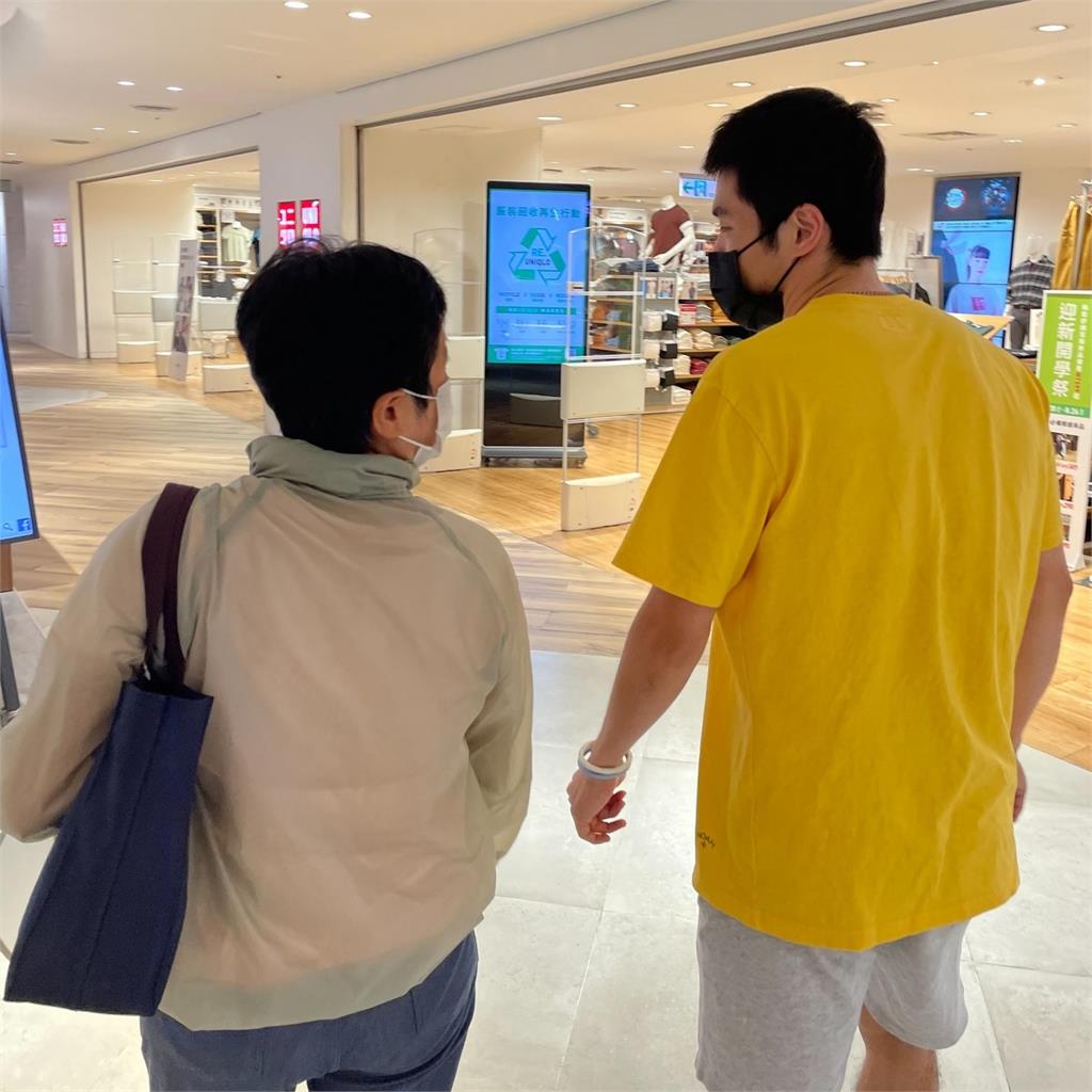 莊智淵出關先做「這件事」 曬毛小孩照找家粉絲暖喊:教父有愛又孝順