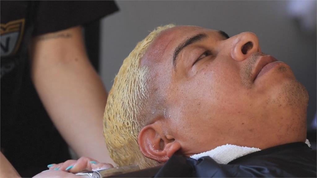 超狂！波多黎各192名球迷染金髮　力挺經典賽創最多人染髮紀錄