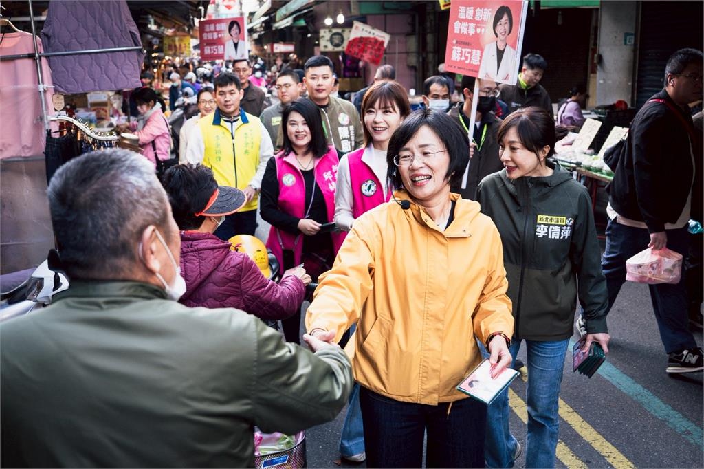 快新聞/人氣超旺!蘇巧慧首度以參選人身分掃街 民眾嗨喊「蘇市長」