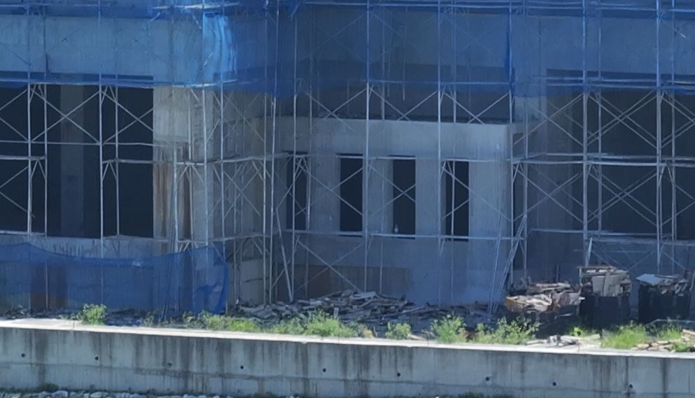 花蓮溪出海口突兀建築物竟是民宿 環團怒批縣府放水!