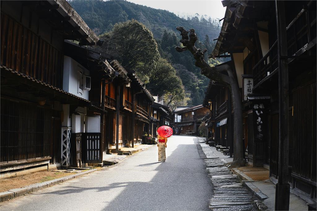 日本1設施「隨處可見」街道「違停全消失」　網見秒懂：難怪超整齊