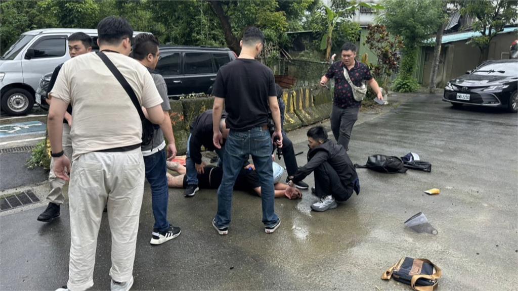 毒販買午餐中警方埋伏! 掏槍想反擊被7警壓制