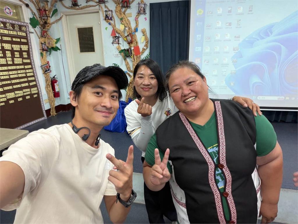 長者點歌喊「唱到晚上」！浪凡攜直播主嗨翻花蓮部落