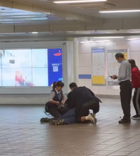 最新／北捷突竄白煙！1人失去意識受傷　疑為燒雜物釀禍