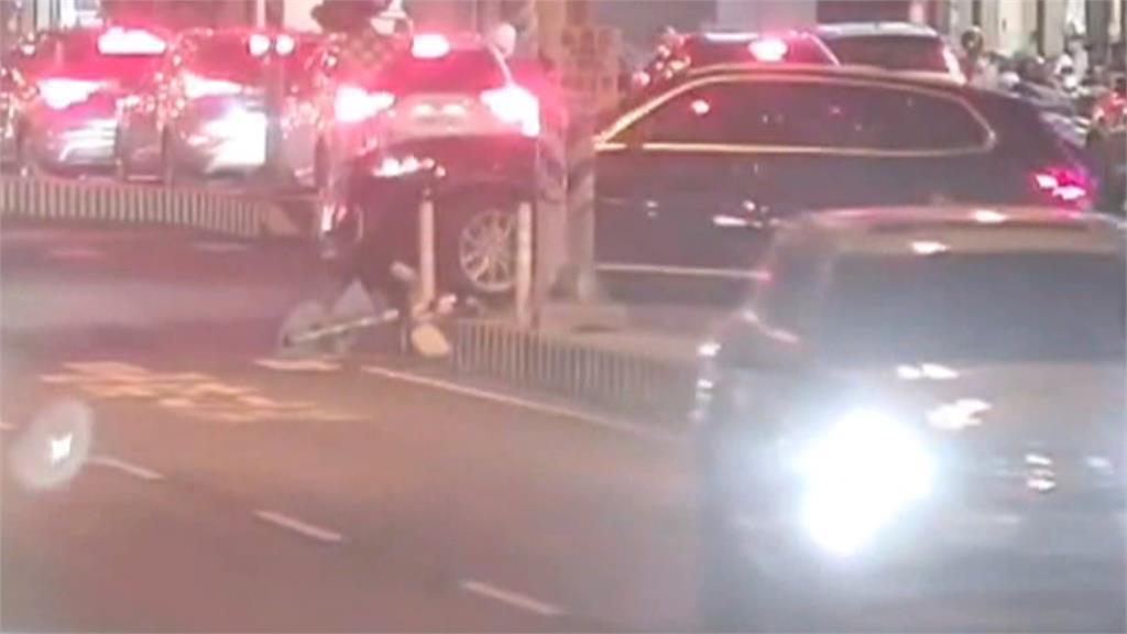 號稱全台最慘!!短短半年已發生11次 彰南路上庇護島又出「撞」況