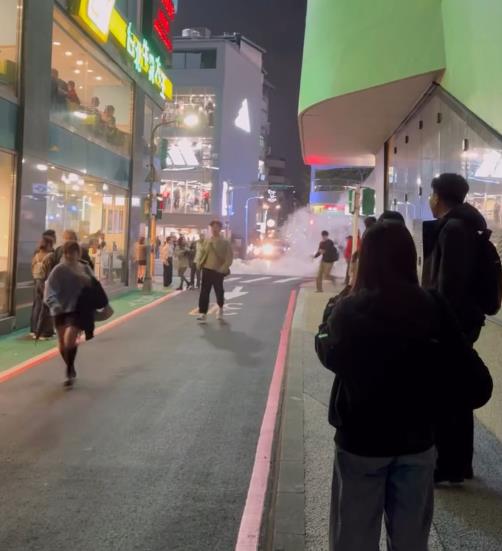 最新/驚!男子丟煙霧彈後又隨機砍人 北捷炸彈客逃中山站後百貨墜樓