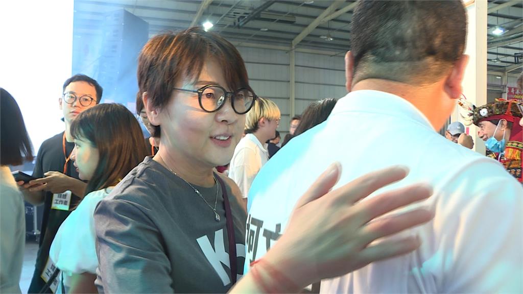 爆料郭台銘找柯媽拍板「郭黃配」 柯媽怒轟周玉蔻「瘋子」 黃珊珊喊告