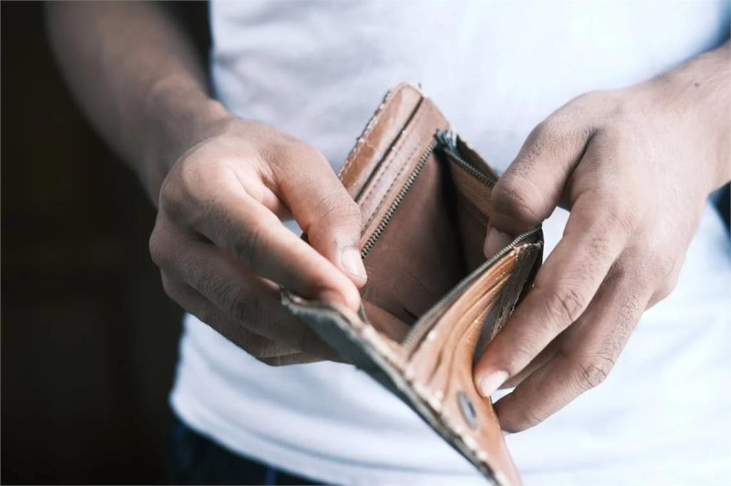 工程師「年收150萬」嘆不敢生孩!他心寒曬「年度支出表」網愣:人生勝利組