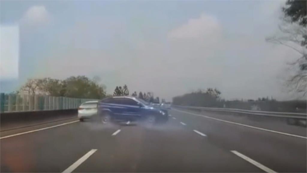 疲勞開車! 駕駛"國道上偏移"失控撞車 嚇壞用路人