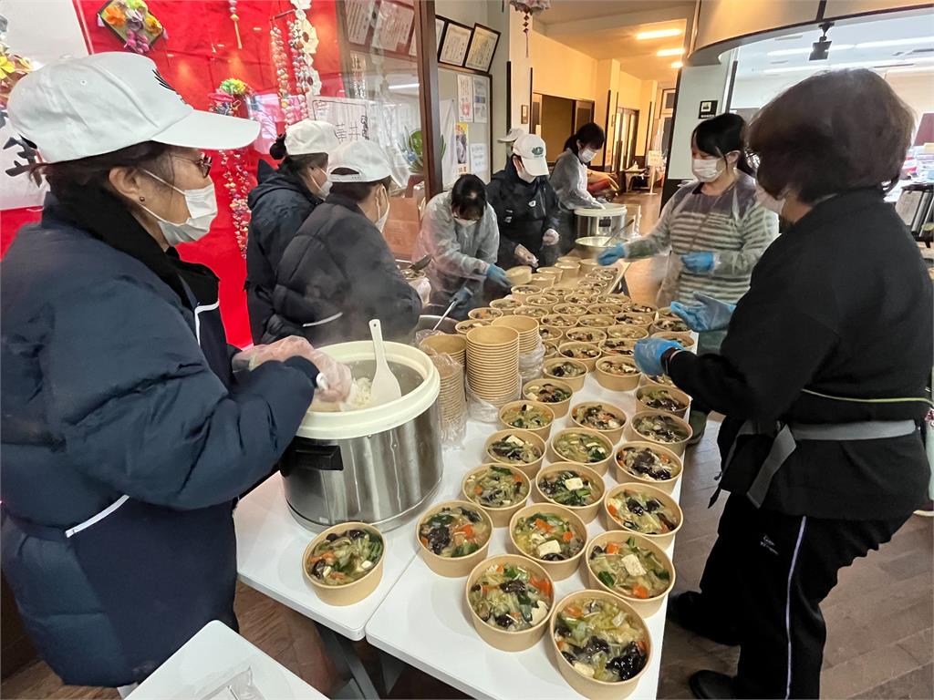 日本強震後寒雪中見暖流 慈濟啟動災區熱食供應