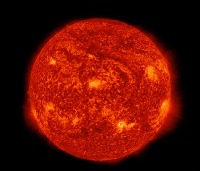 鄭明典曝20秒太陽影像直言「不太平靜」　網歪樓紛問：確定不是香腸？