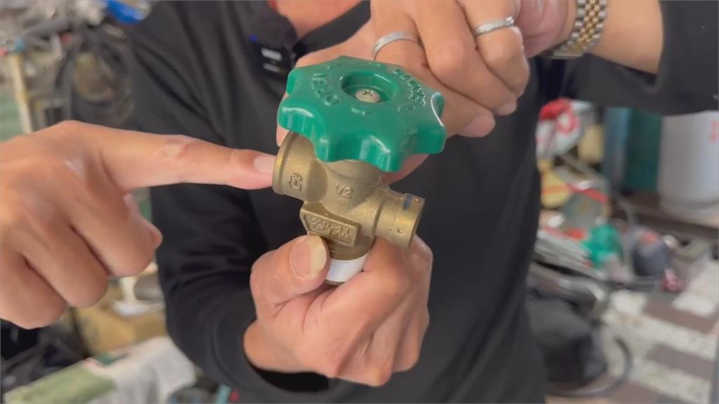 台南民宅氣爆威力大「波及房屋、車輛」　屋主嘆：不知道如何求償