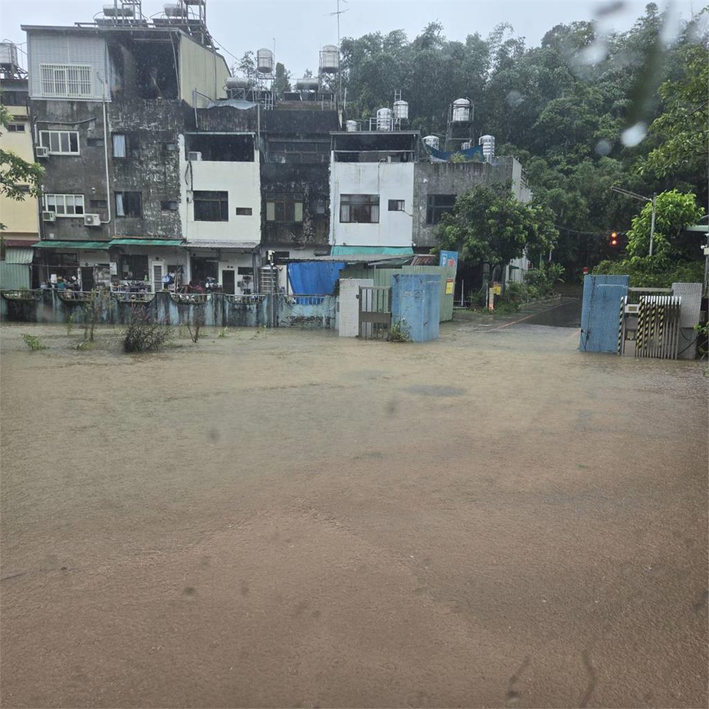 快新聞/凱米雨太大!南投明潭國中也淹了 最新畫面曝光