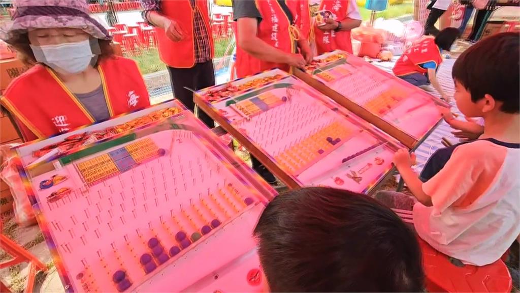 陳亭妃出席化身遊戲關主! 台江公園陪孩童歡度兒童節