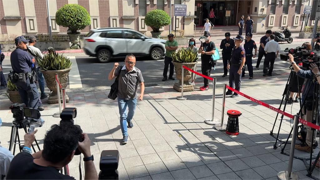 柯文哲「政治獻金案」開庭　辯方律師當庭致歉接觸證人