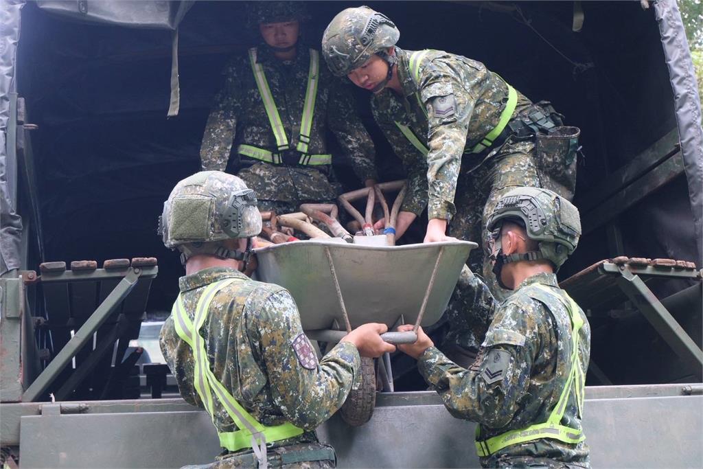 快新聞／中颱巴威來襲！國軍完成救災整備待命　預置兵力進駐高屏易災區