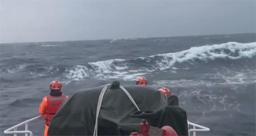 飛官辛柏毅駕F-16墜海失聯!海巡搜救「驚險第1視角」50秒片曝光