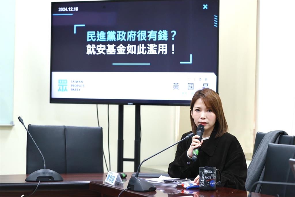 快新聞/審選罷法內委會又爆肉搏戰 黃國昌喊話韓國瑜:講清楚立院遊戲規則
