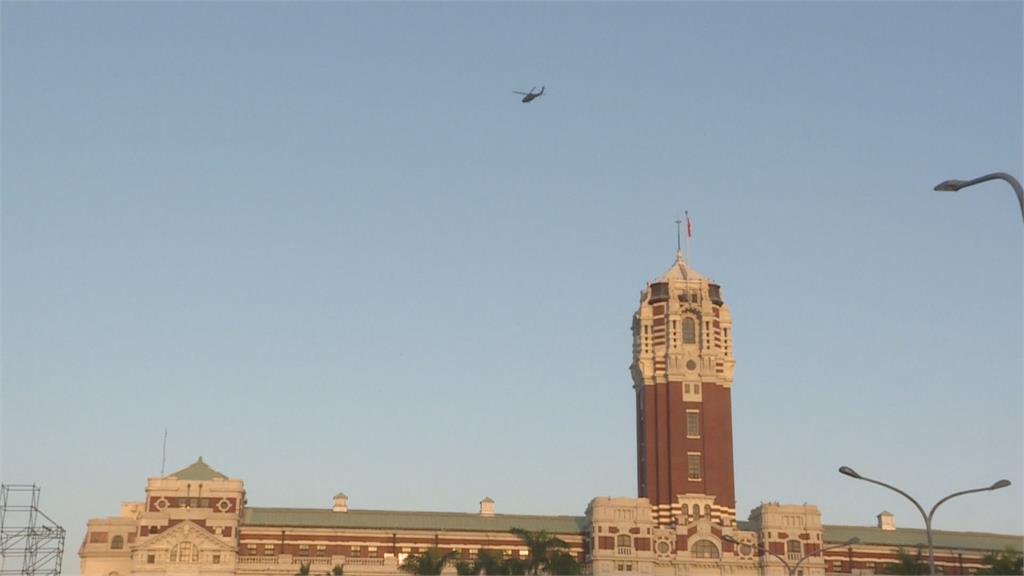 外交部公布國慶文宣影片　國軍3架直升機試飛預演
