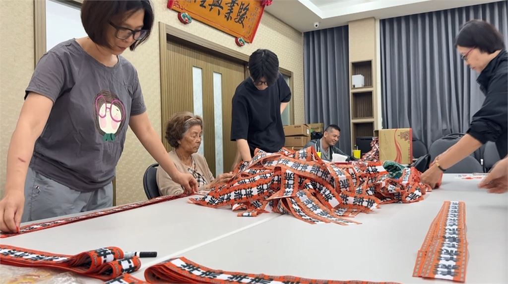 洋流飄帶全台爆紅　高雄印刷工廠每天日夜趕工