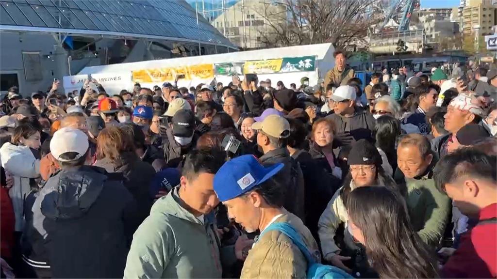 ＷＢＣ明登場！蔡其昌率團東京應援　號召球迷「東蛋前大合照」