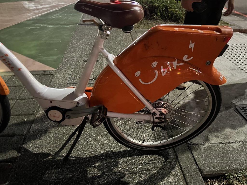 11歲男童騎YouBike撞法拉利　天價維修費超驚人