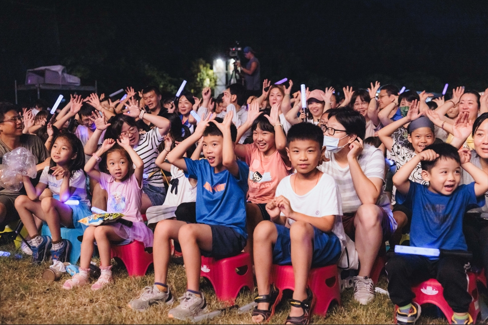 媽祖坐下來看戲的那一刻 紙風車368藝術工程20週年「椅子會」溫暖啟動