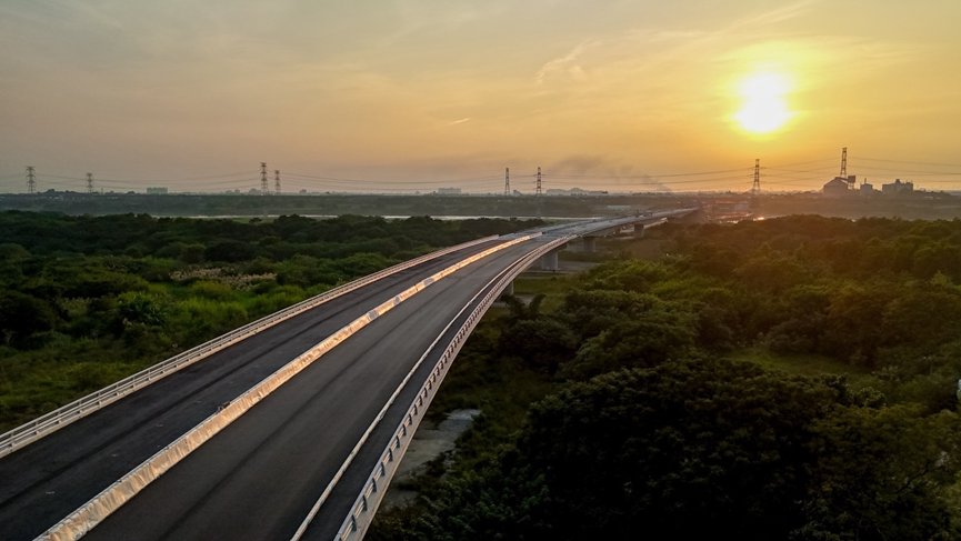 中彰跨域新地標!大肚和美跨橋進度突破8成 串聯三大工業區打造3分鐘生活圈