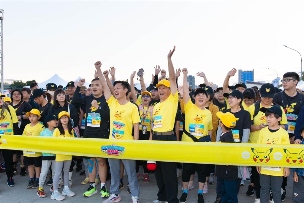 快新聞/陪寶可夢一起跑步!1.3萬人湧中央公園 「IP路跑」成新趨勢