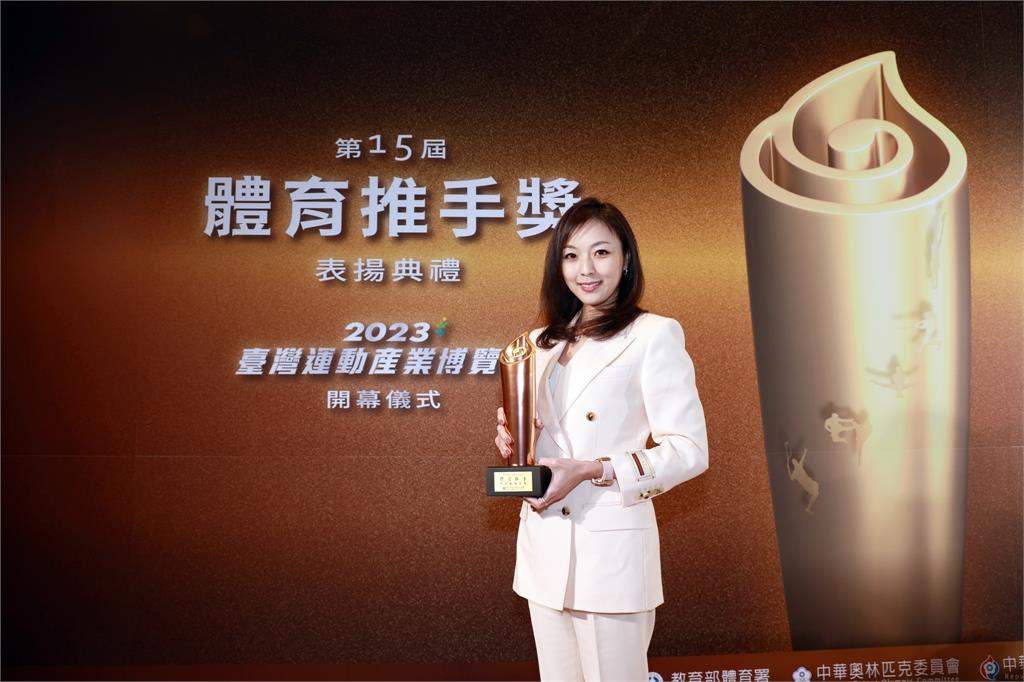 被認證「誰都會暈」名媛劉怡萱　謝典霖3字盛讚證實私交卻「突急切割」