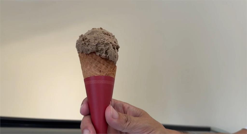 台灣冰淇淋稱霸世界　鹿港女兒趙韻嵐奪冠大秀國旗