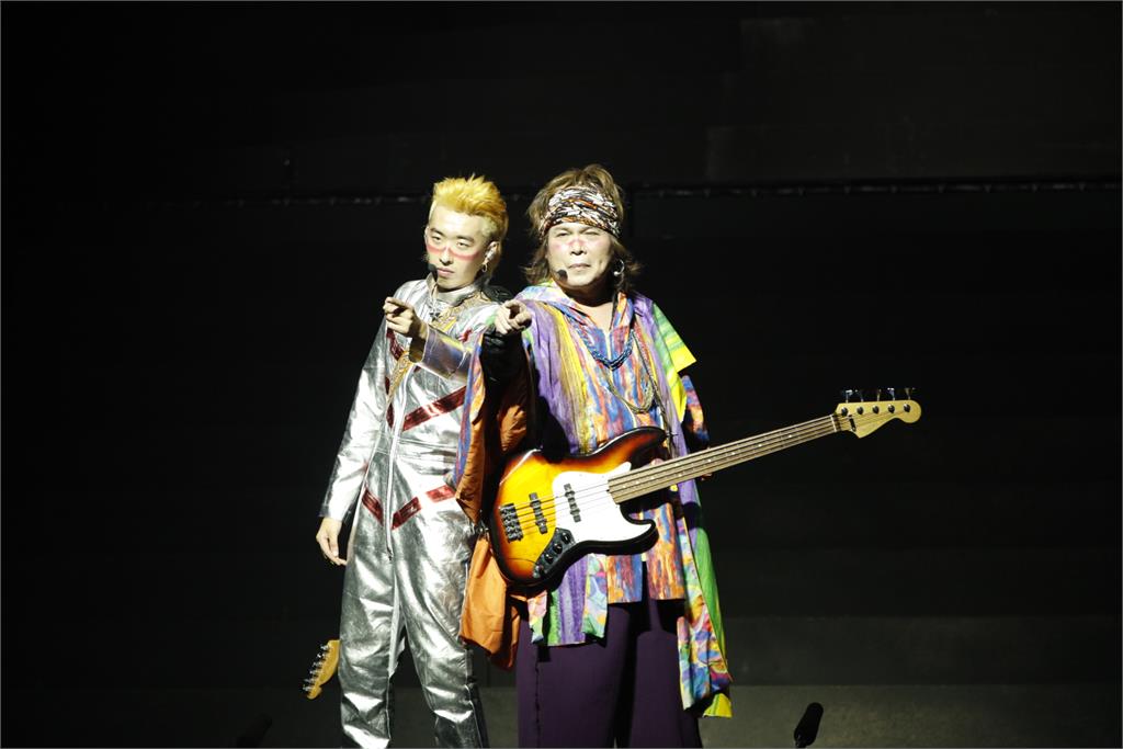 伍佰自導自演耗資6千萬 搖滾歌劇「成功之路」北流演出