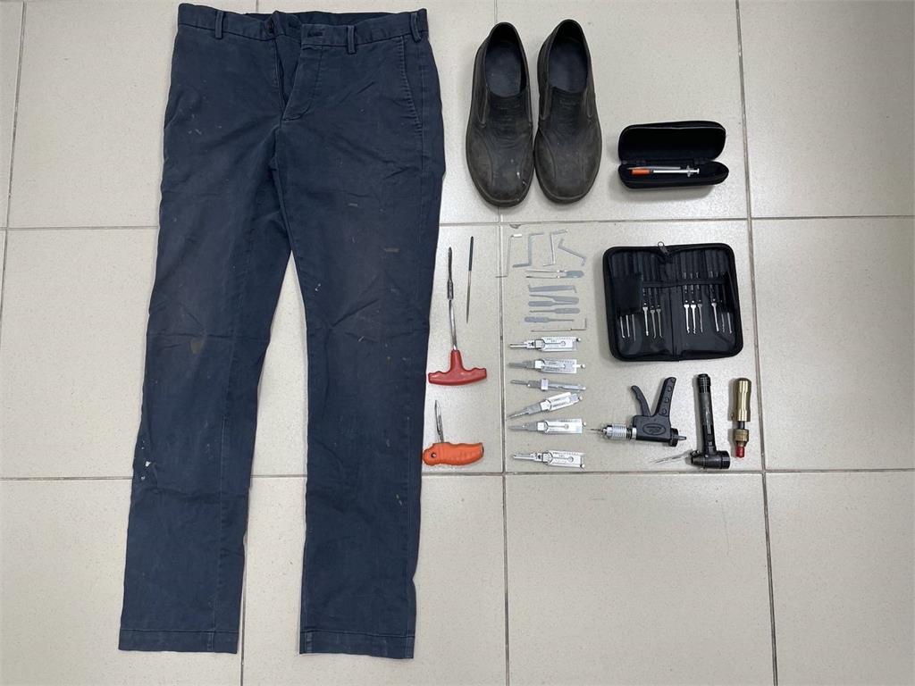 這也偷! 2賊搬走「蝦皮百公斤繳費機」 一路偷車逃