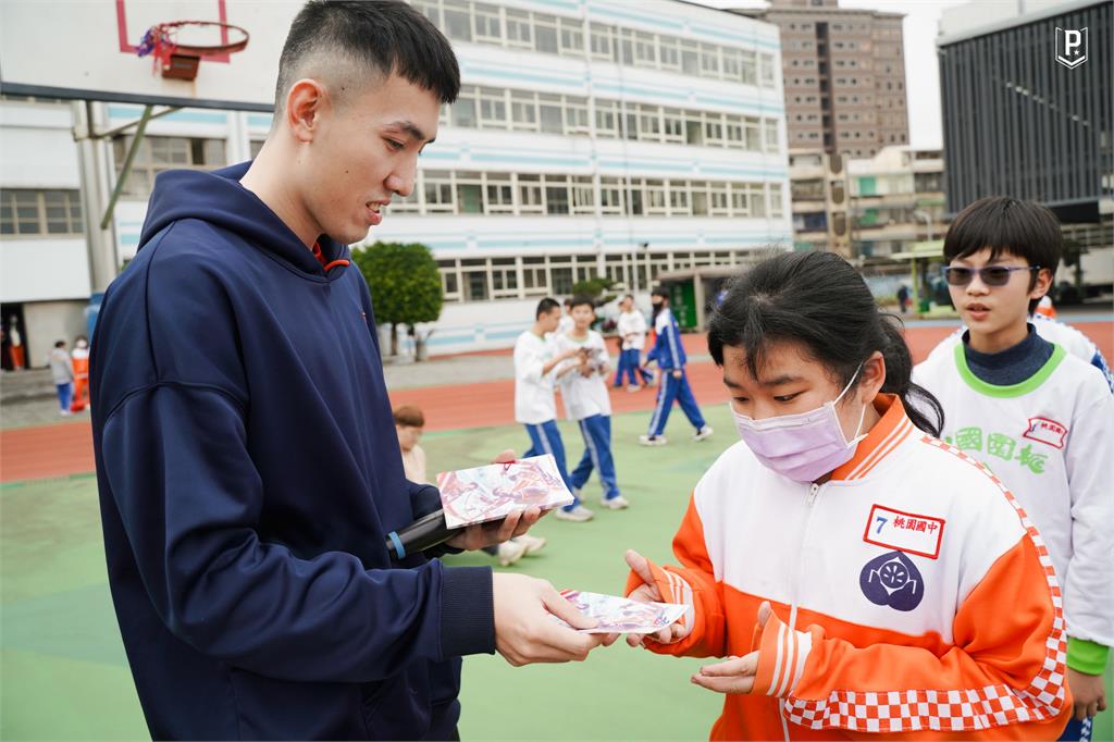 PLG／龍頭接地氣！領航猿校園之旅號召學生　為東超決賽一起「支猿收贏」