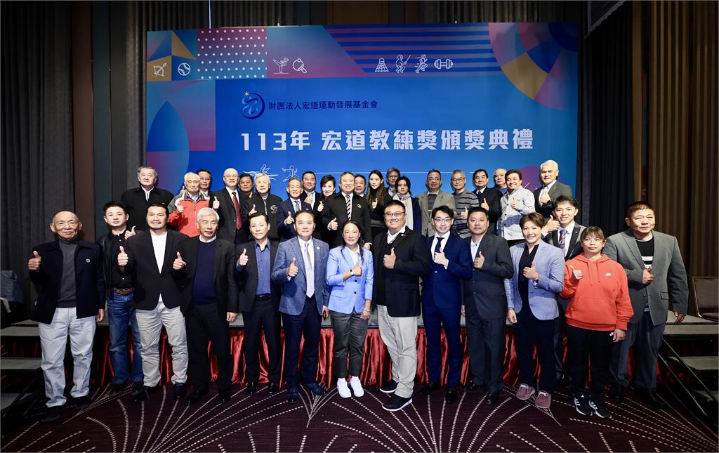 基金會頒獎致意已故前職棒總教練李來發 陳偉殷錄影感謝無私付出
