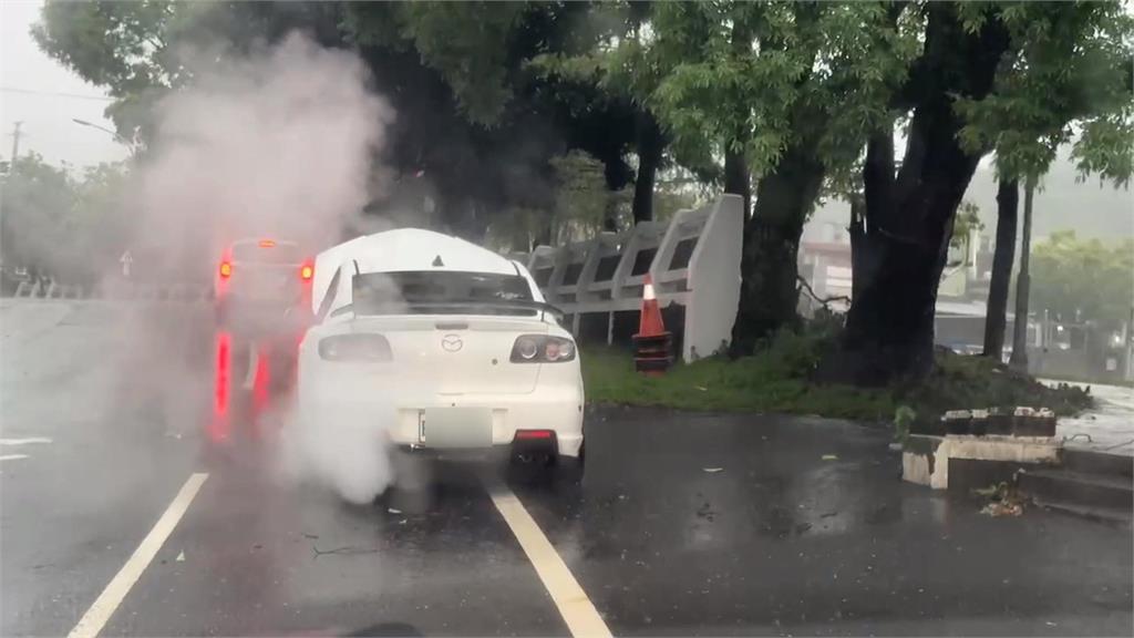 宜蘭間歇大雨積淹水頻傳　壯圍美福村農田水快淹上馬路