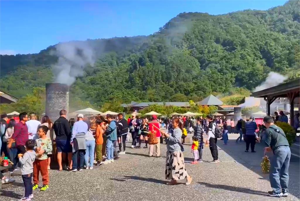 冷氣團發威！溫泉訂房率增　三星清水地熱公園現大批人潮