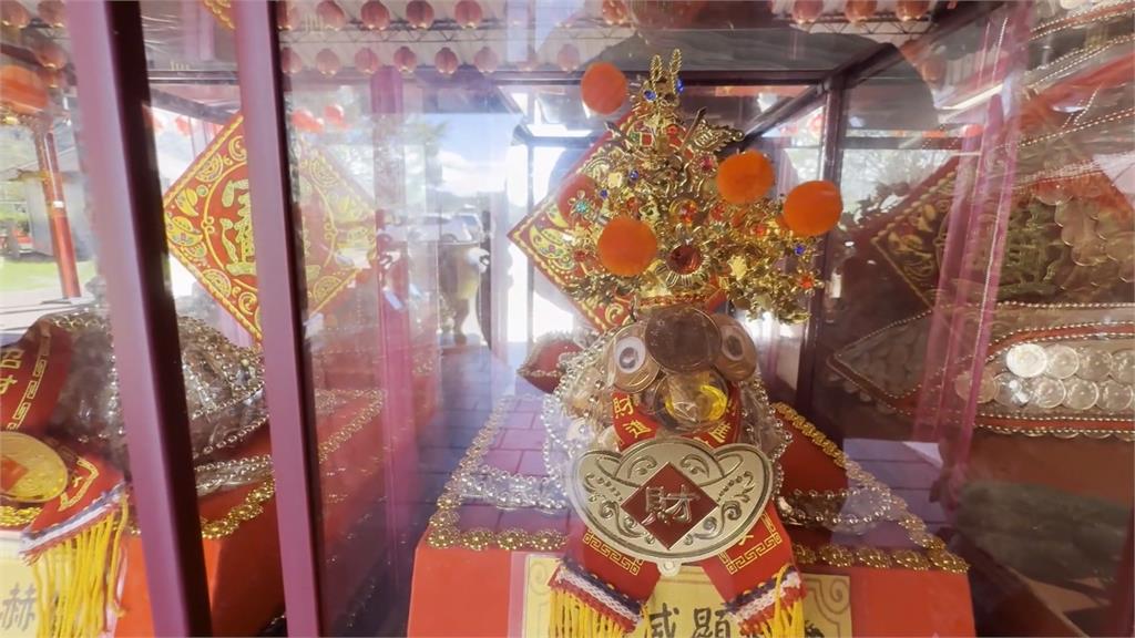 台東土地公廟外擺「錢母金錢龜」沒防盜措施任信徒摸求好運