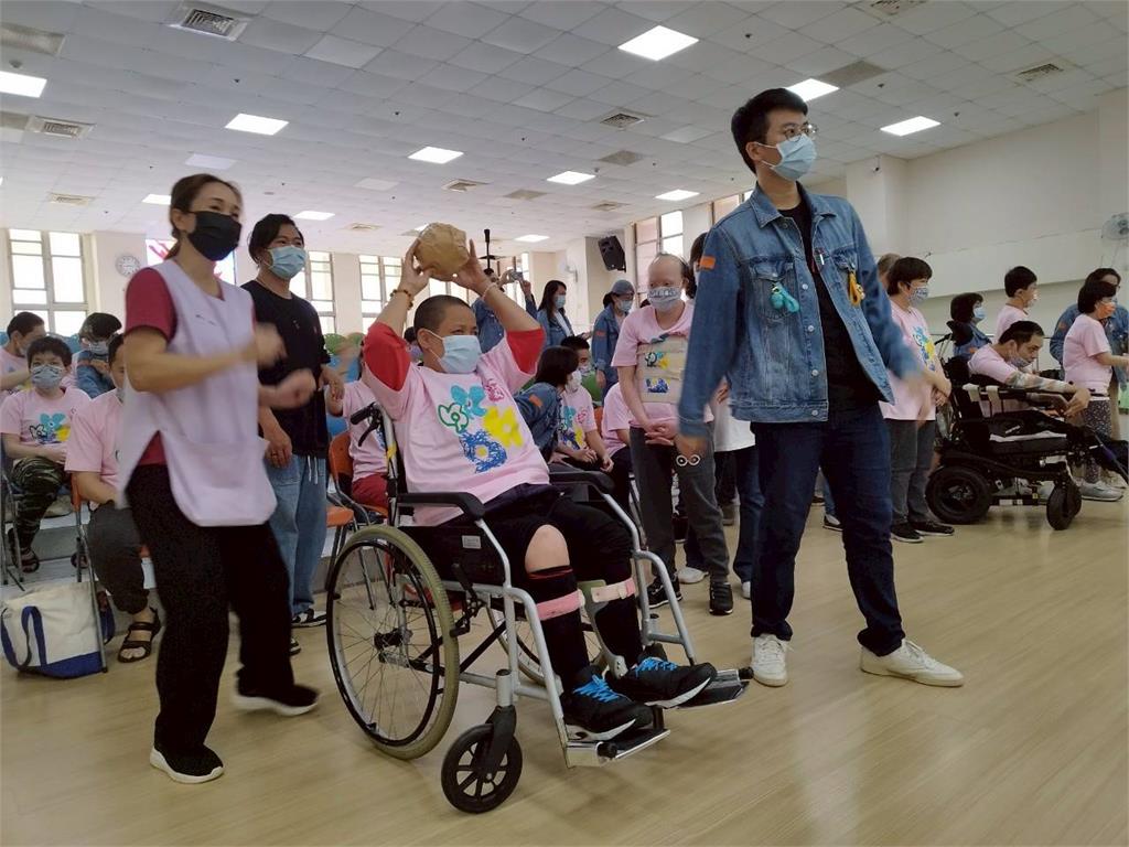 快新聞/送暖前進療養院 打造溫暖舒適的院內空間
