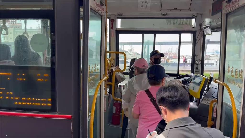 博愛座之亂! 學生讓座仍被婦人起譴責逼哭