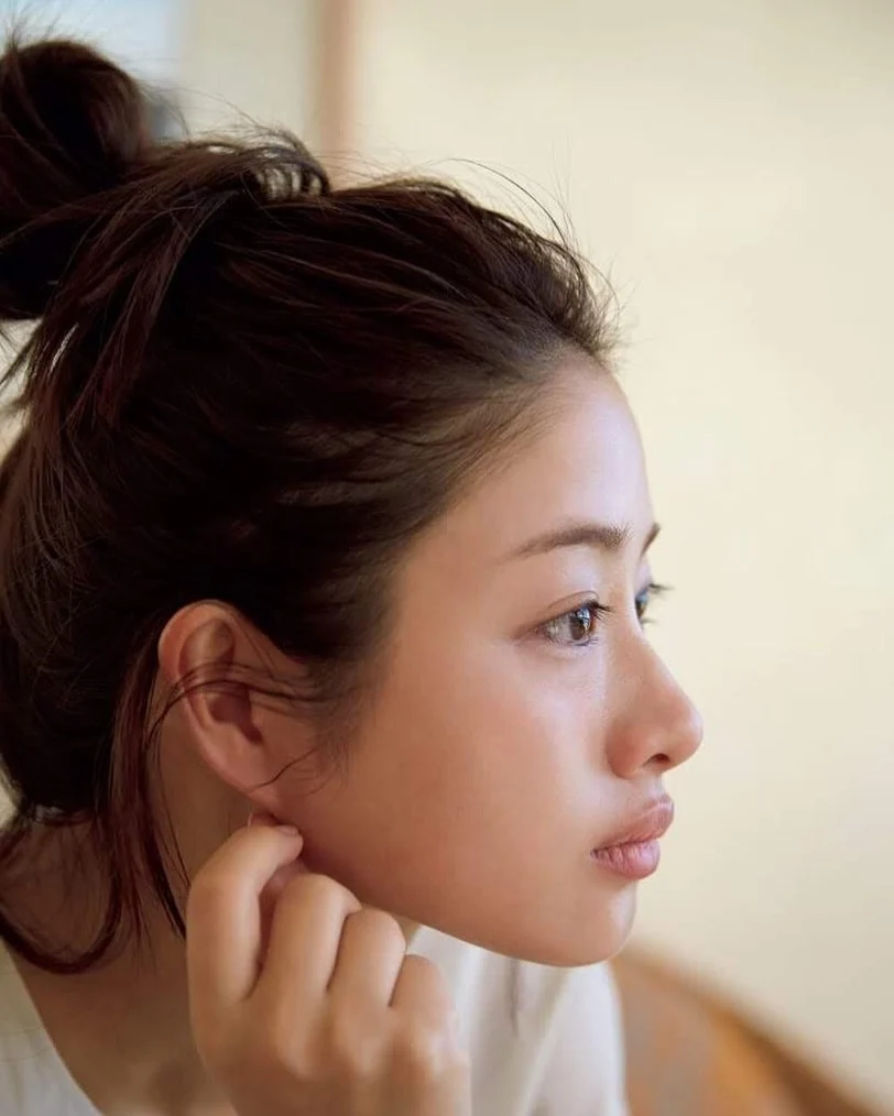 石原里美美出新高度!石原里美保養技巧公開 後天變美的最佳範本 練出零死角美貌