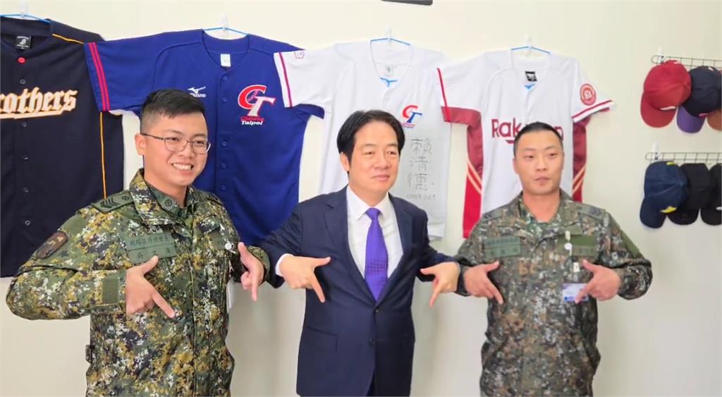 主持清泉崗營區啟用典禮 賴總統參觀營舍頒發加菜金