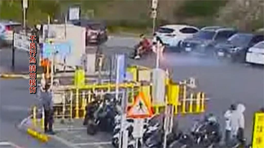 武嶺停車場驚見「神秘黑圈」　監視器畫面曝！騎士上演燒胎秀