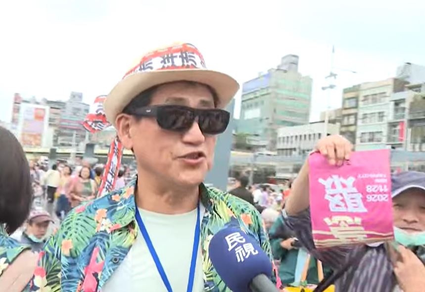 快新聞／小水滴湧滿基隆！沈伯洋合體童子瑋洋流號車掃　開講前1.5小時已塞爆...